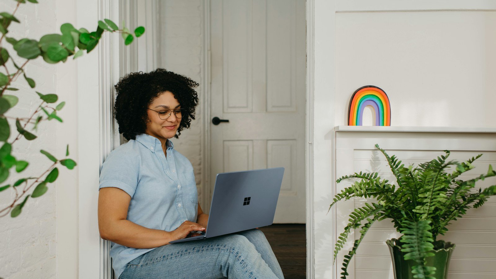 Woman planning her savings on a laptop